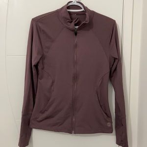 Defining jacket with pockets and thumb holes in sleeve